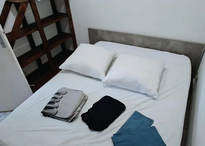 Pavillon 45m2, 2 Chambres, 1 Salon Cuisine, 1sdb Bed and Breakfast *